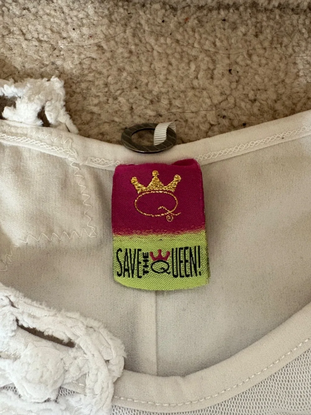 Save the Queen dress - Picture 6 of 13